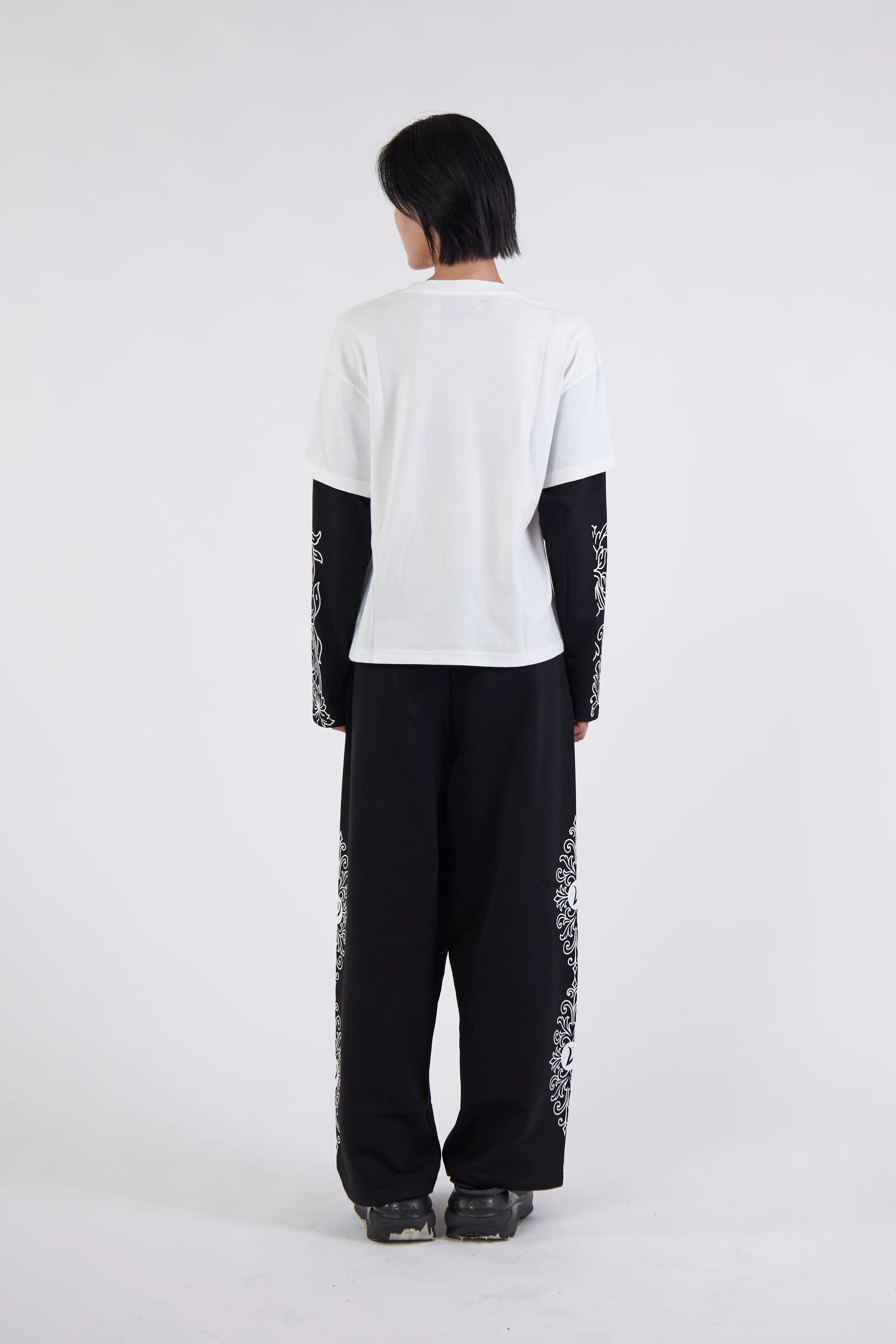 LONGSLEEVE BLACK AND WHITE - Image 4